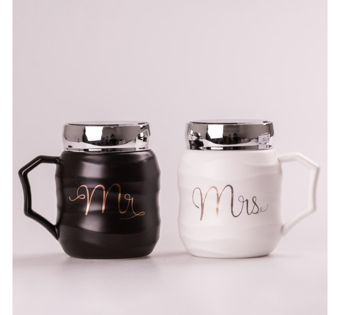 Набір кружок керамічних 450 мл Mr&Mrs з кришкою 2 штуки