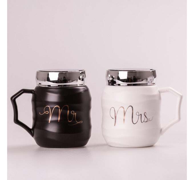 Набір кружок керамічних 450 мл Mr&Mrs з кришкою 2 штуки
